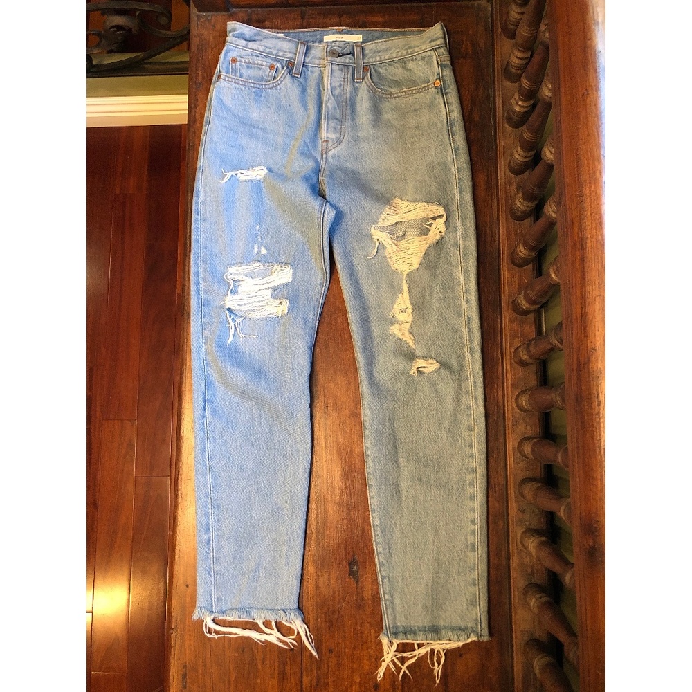 NWOT Distressed Levi's Wedgie Jeans